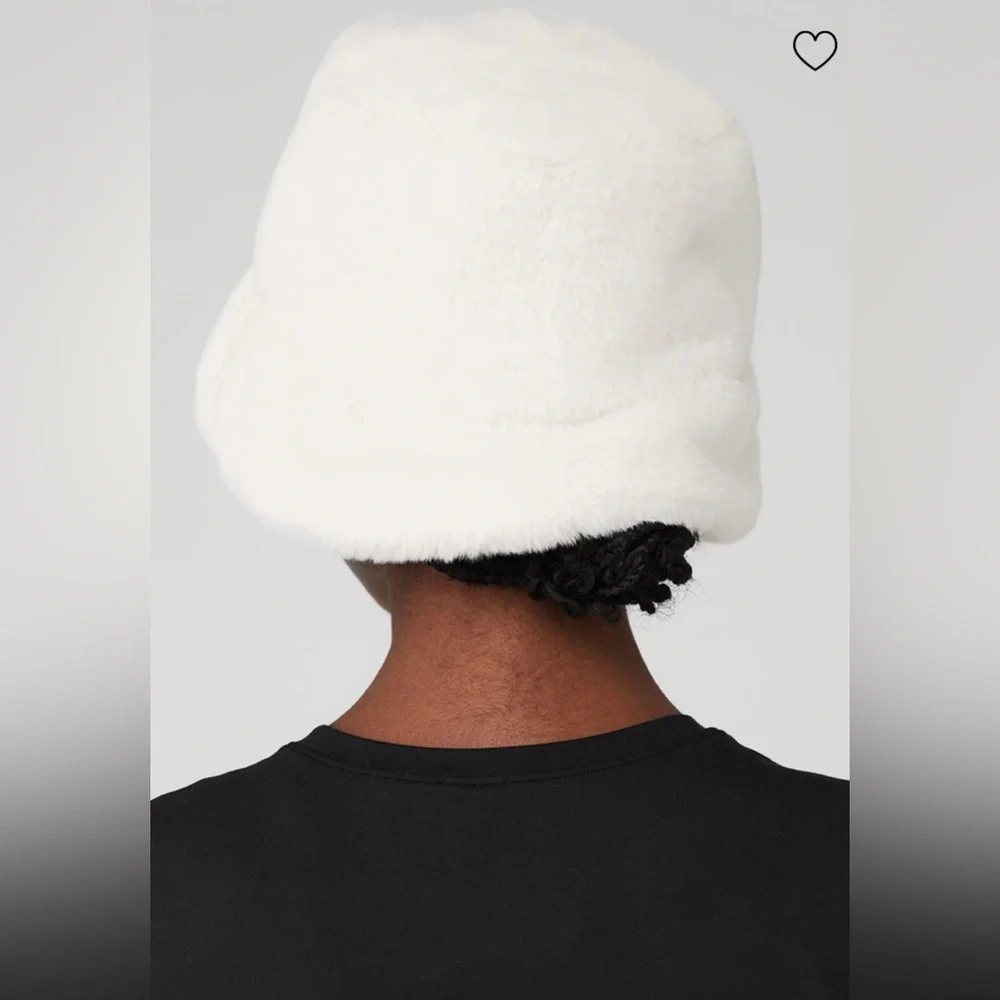 Alo NWT Faux Fur Bucket Hat Ivory Size S M - Picture 3 of 11